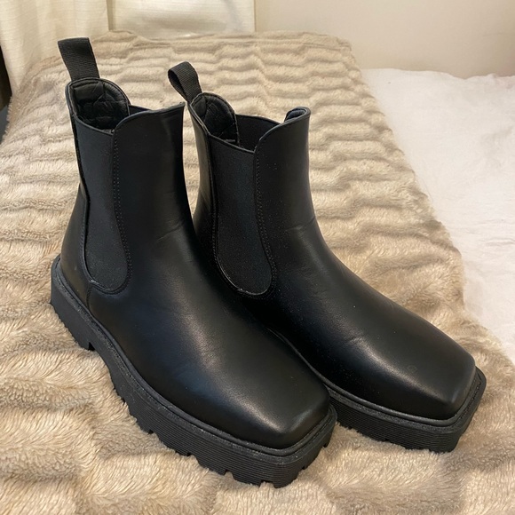 BNWOT Chunky Black Boots - Picture 2 of 4